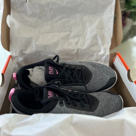 NWT Nike Flex Experience Run Womens 10.5 Wide Black Pink Road Running Shoes - Picture 3 of 15